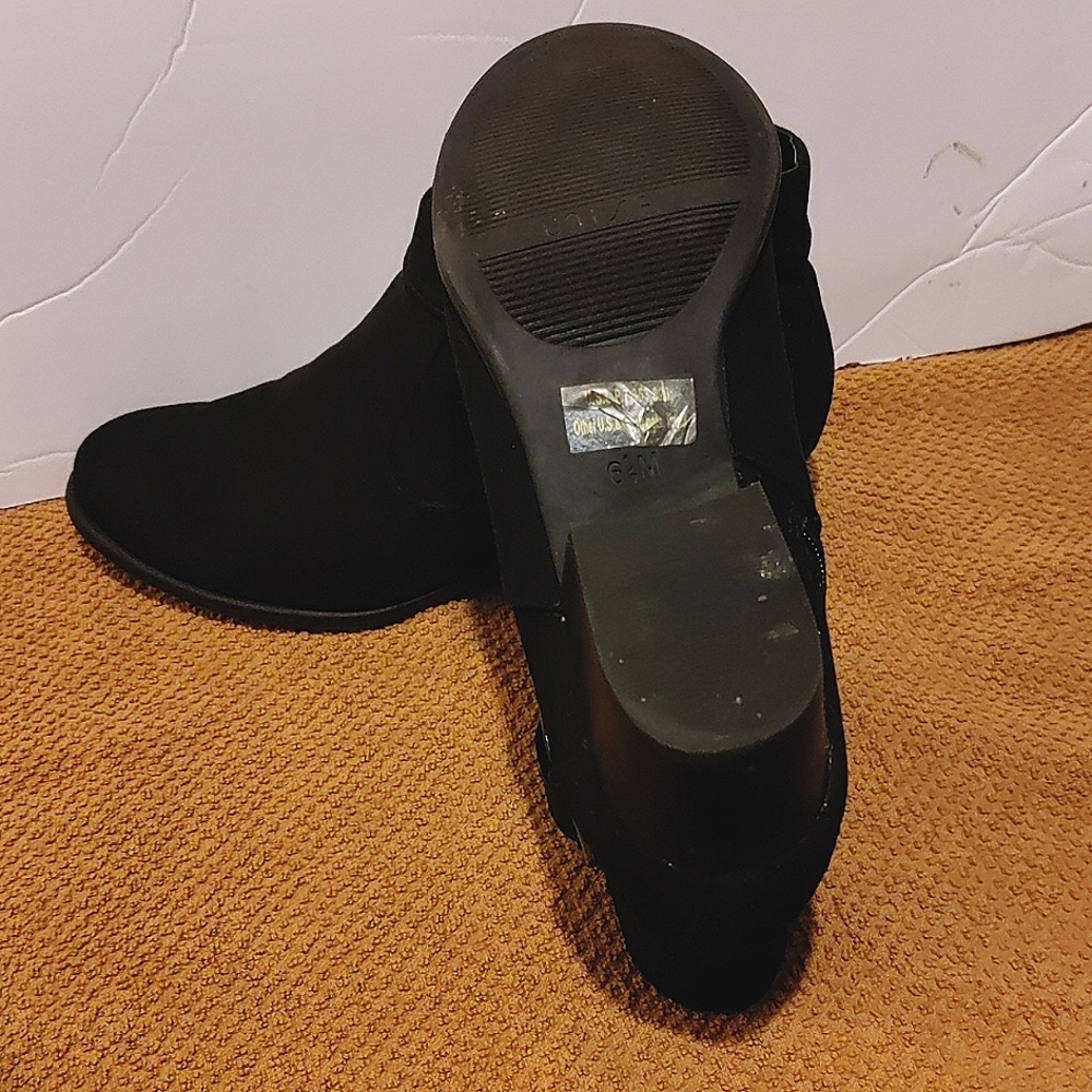 UNISA BLK ANKLE BOOTIES sz 6.5 M